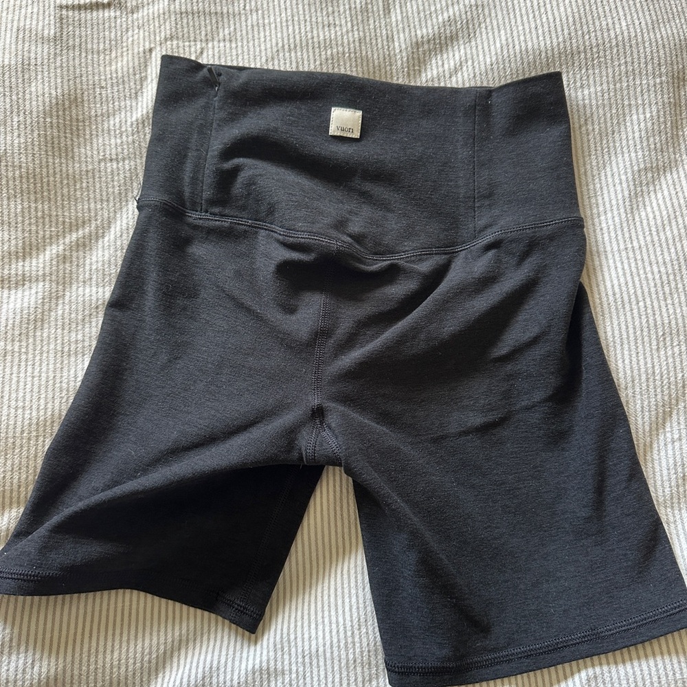Vuori Clean Elevation Shorty (dark grey)